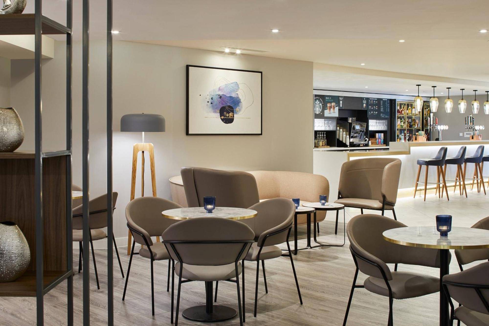 Courtyard By Marriott London Heathrow Airport Otel Harlington  Dış mekan fotoğraf