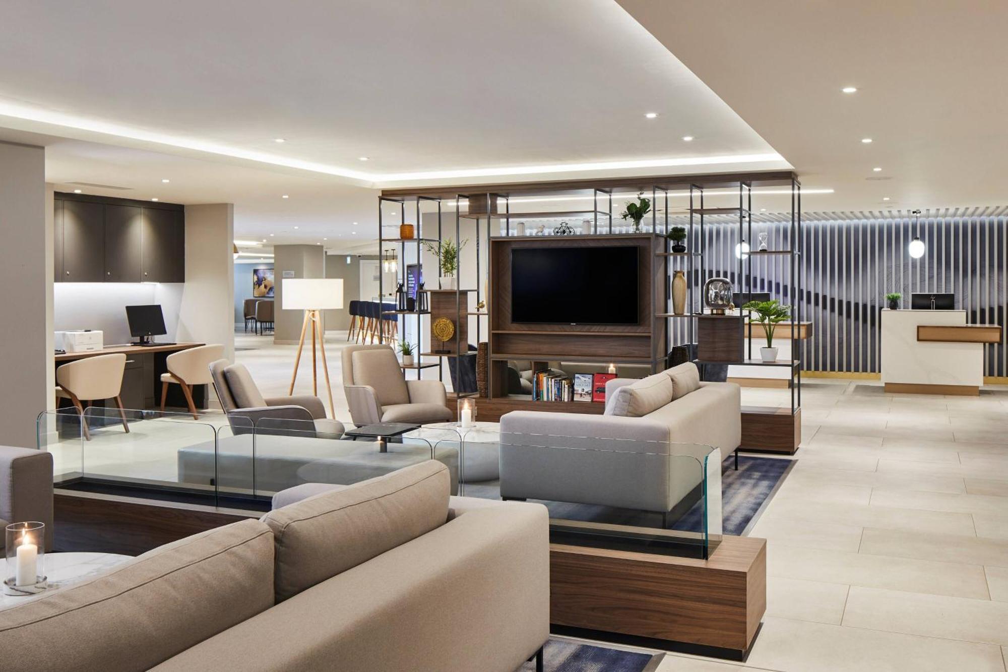 Courtyard By Marriott London Heathrow Airport Otel Harlington  Dış mekan fotoğraf